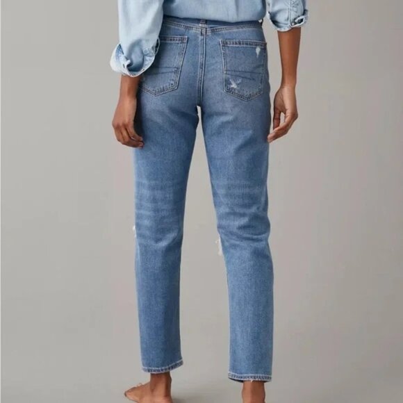 AE Ripped Relaxed Mom Jean - Picture 2 of 11